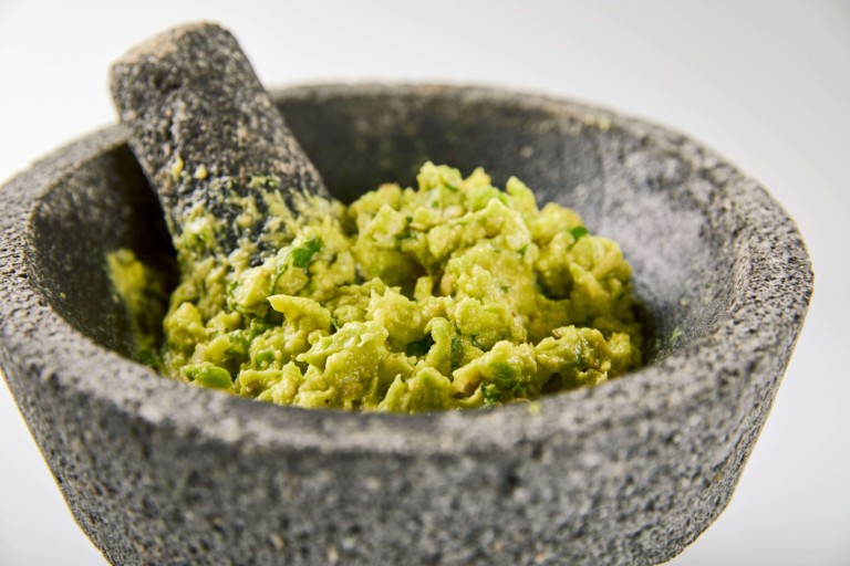 guacamole en molcajete