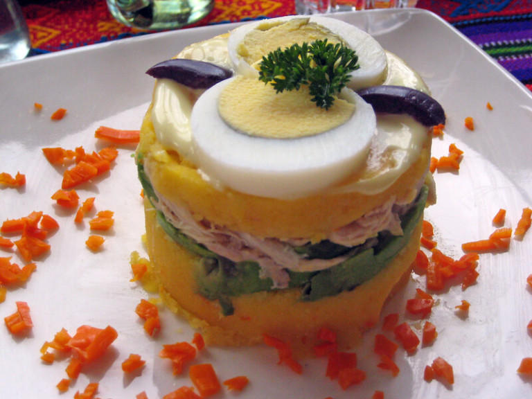 plato peruano de causa limeña