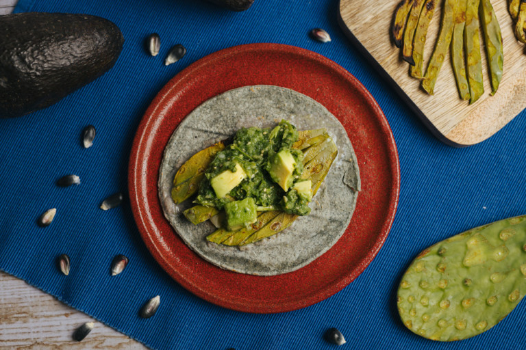 taco de nopales asados con queso