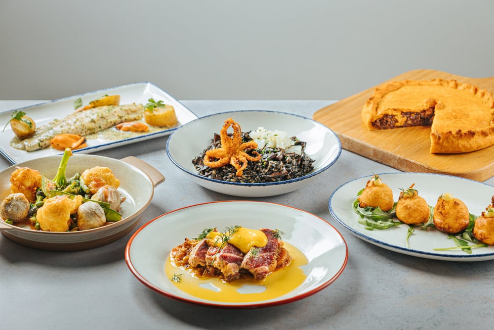 Platos con diferentes preparaciones de Navidad