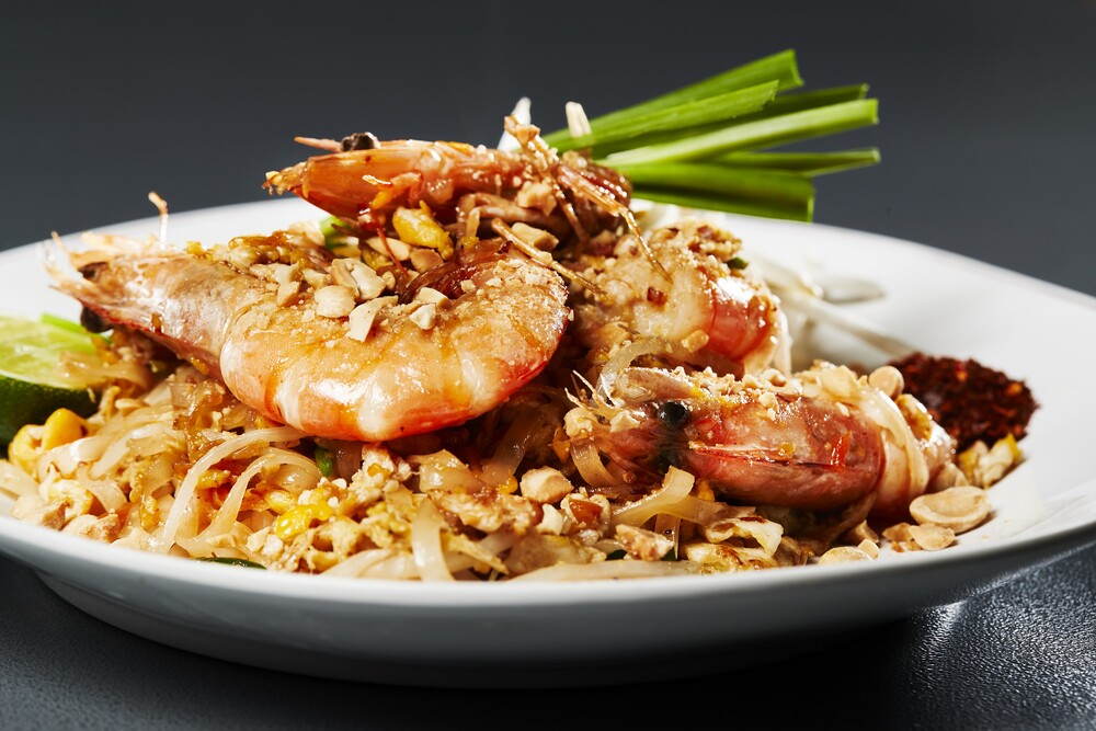 Plato de pad thai goong