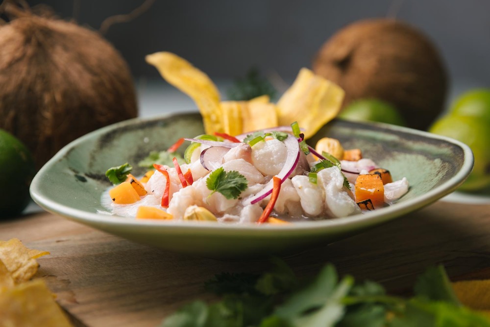 Plato de ceviche, sabores latinos