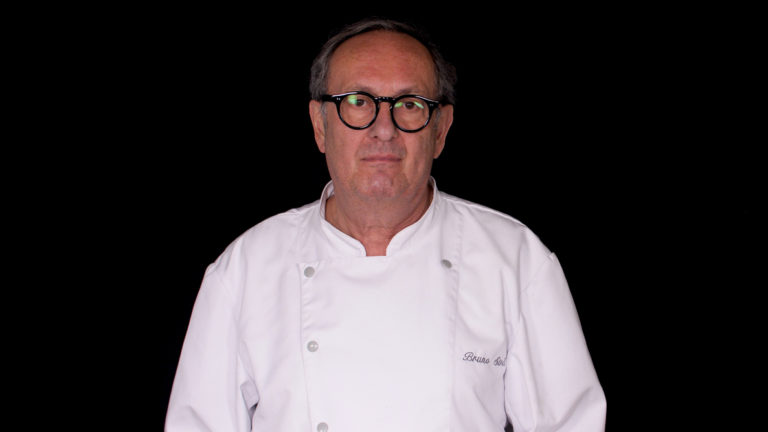 Bruno Stril efe de cocina de establecimientos de renombre, instructor de Le Cordon Bleu París y consultor culinario y profesor tel curso Técnicas de la Cocina Francesa