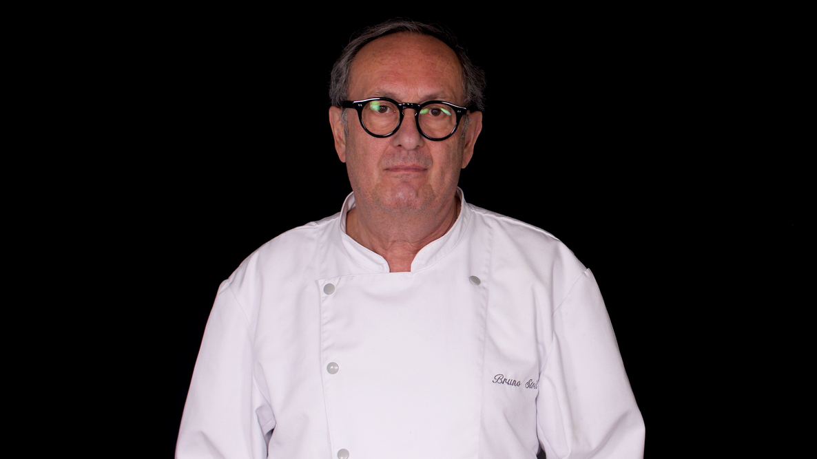 Bruno Stril efe de cocina de establecimientos de renombre, instructor de Le Cordon Bleu París y consultor culinario y profesor tel curso Técnicas de la Cocina Francesa