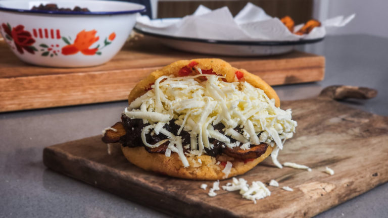 Arepa rellena, cocina vegetariana latina
