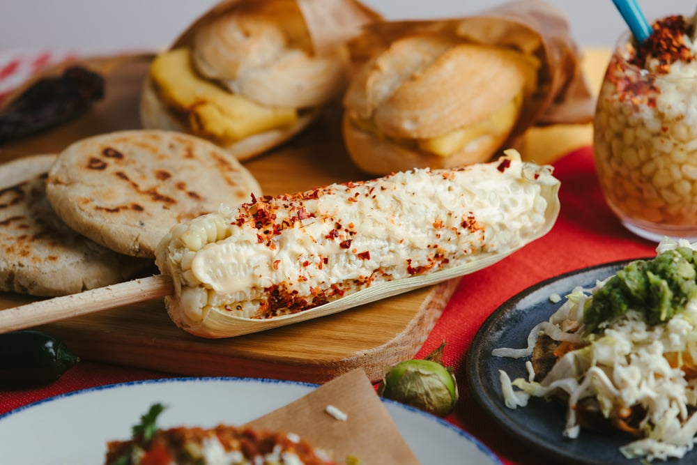 elote, street food mexicana