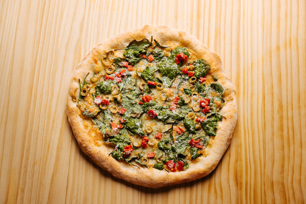 Plano cenital de una pizza de Nueva York, pizzas de Estados Unidos