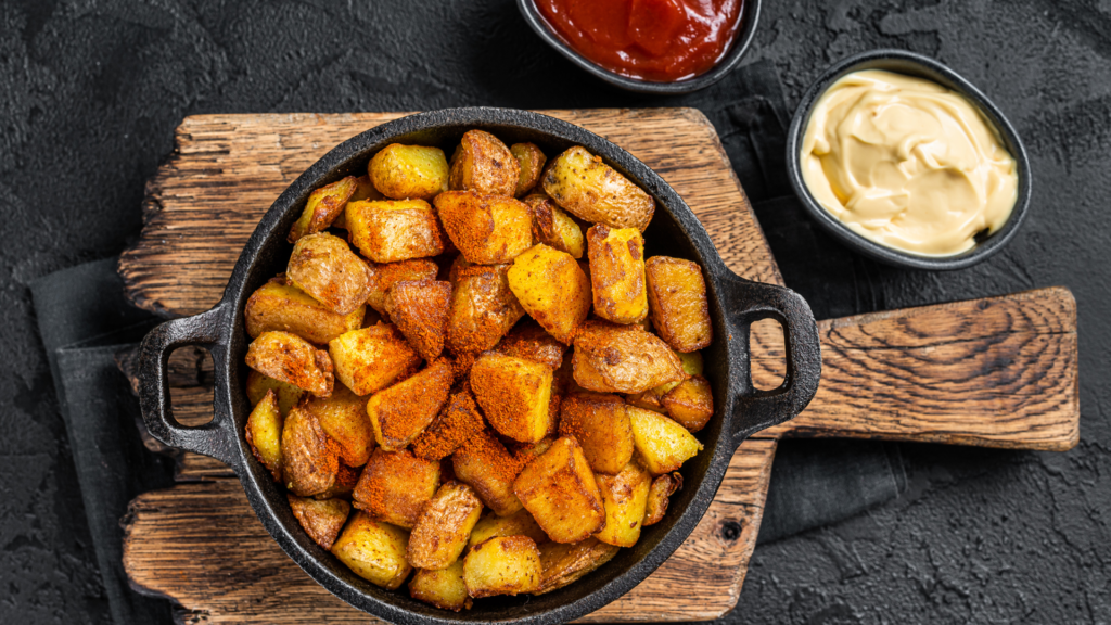 Patatas bravas: la versión española de las auténticas patatas fritas