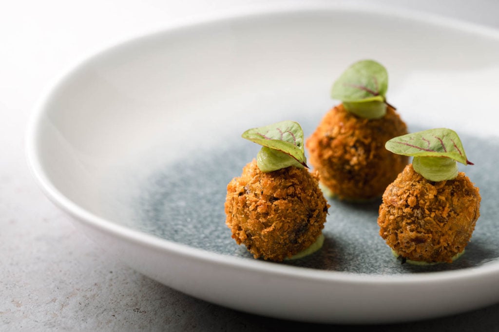 Las croquetas pueden ser un canapé ideal para incorporar en tu propuesta
