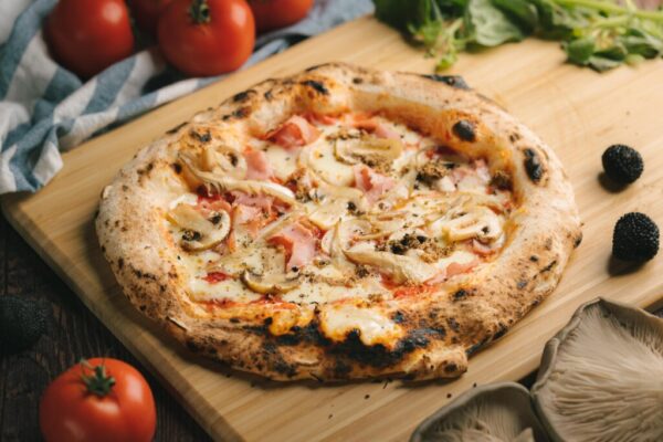 ham and mushrooms pizza