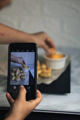 foto tomando foto