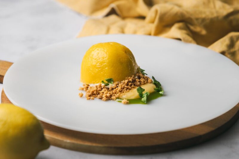 Helado de limón con espuma de lemon curd