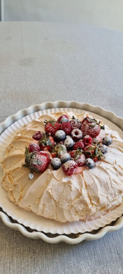 PAVLOVA FRUTOS ROJOS