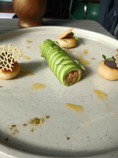 9685f571-5958-4b24-bbf8-b6c90a5c6193