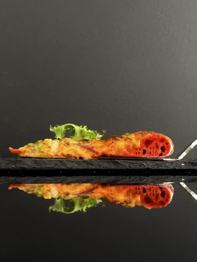 Pizza de Remolacha con Pesto rojo y Espárragos