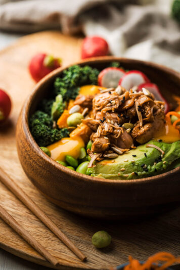 Poke de jackfruit con salsa hoisin