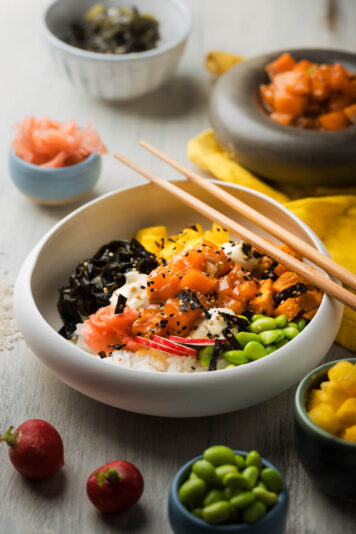 Poke de salmón y ponzu