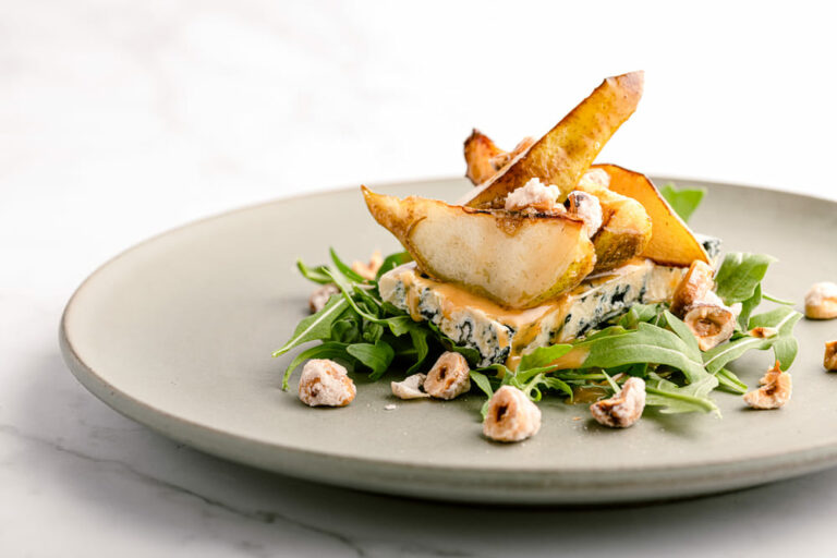 rocket-blue-cheese-pear-and-caramelized-hazelnuts