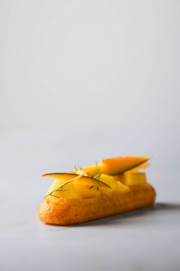 Éclair de mango-pasión