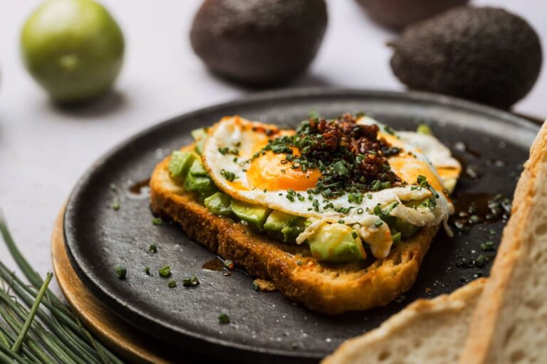 tostada-de-aguacate-768x512