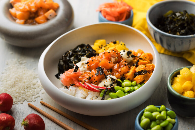 poke-salmon-y-ponzu-768x512