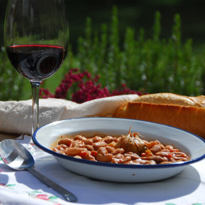 alubias-canela con verduras y ajo