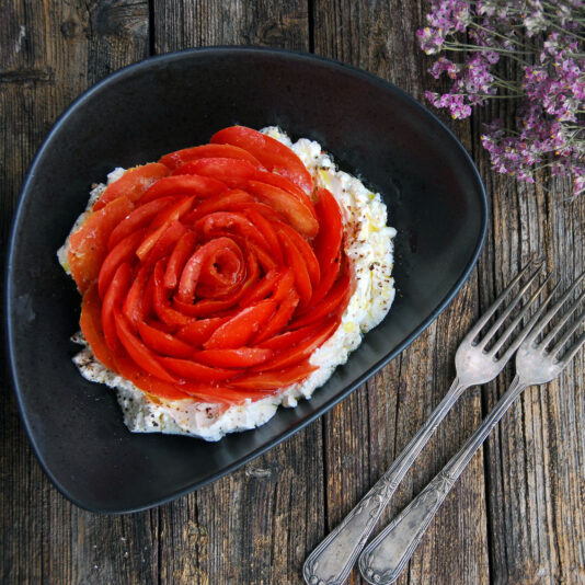 flor-de-tomate-con-labne-beatriz-torija