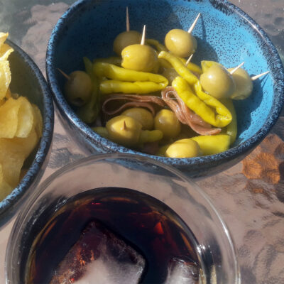 gildas-con-vermú-beatriz-torija