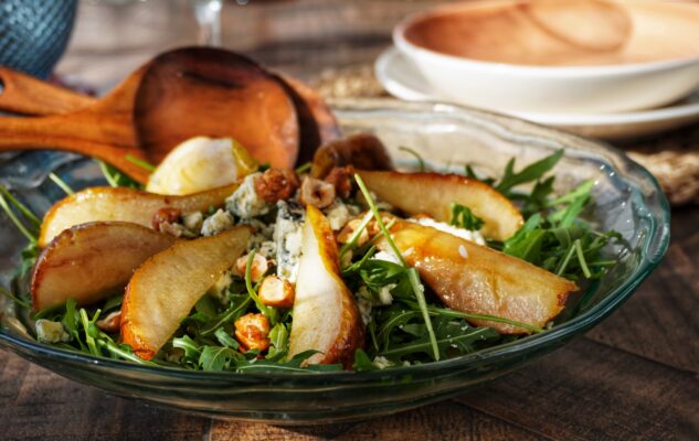 Ensalada de peras caramelizadas y roquefort