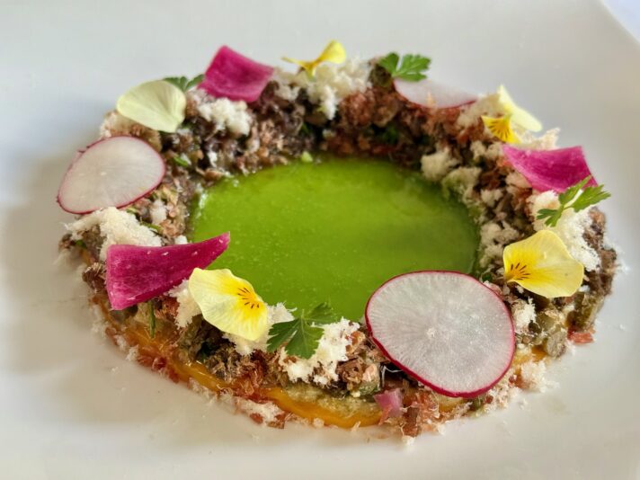 Maloles Muñoz - Ensalada de Berenjena Ahumada, Yema, Encurtidos y Salazones 1