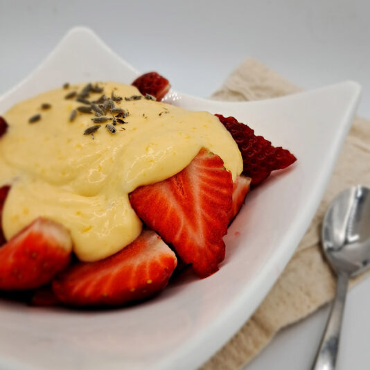 fresas-con-crema-de-lavanda-beatriz-torija-2