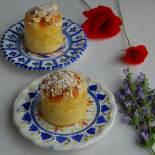BRIOCHE-DE-ALMENDRAS-CON-CREMA-PASTELERA-DE-VAINILLA-2-Beatriz-Torija