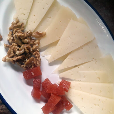 aperitivo queso nueces membrillo