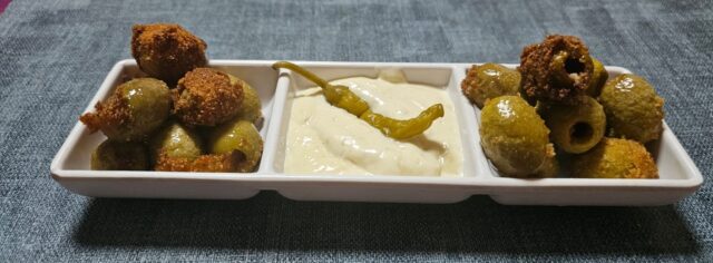 Feed 35 Aceitunas fritas con mayonesa de piparras