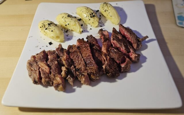 Entrecot con puré de patatas.