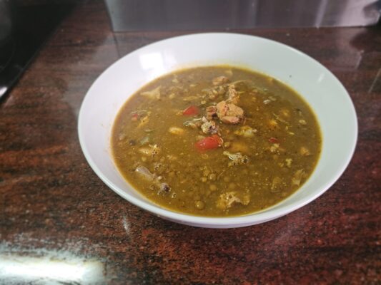 Lentejas con pollo y verduras