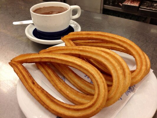 Chocolate_con_churros_de_lazo