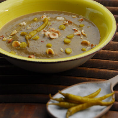 crema-de-lentejas-con-avellanas-y-piparras-beatriz-torija