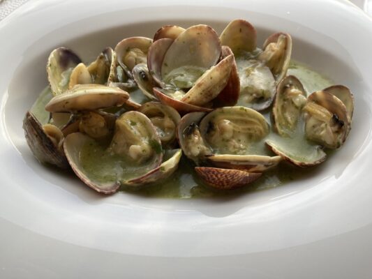 ALMEJAS EN SALSA VERDE
