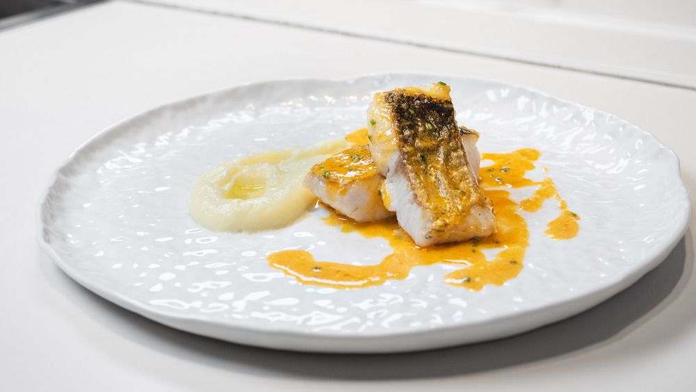 Hake in salmorejo with mashed potatoes