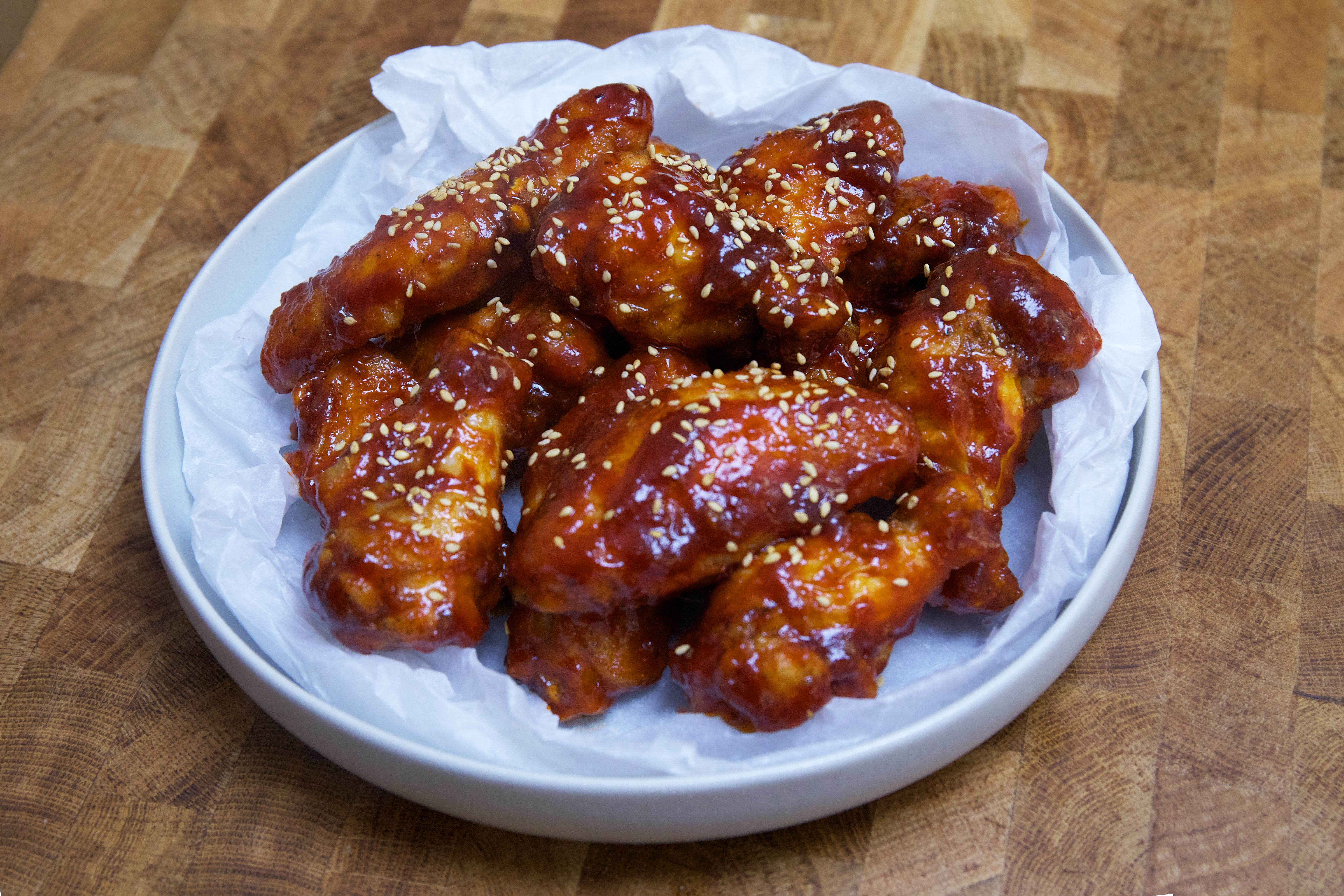 Alitas coreanas con salsa de gochujang