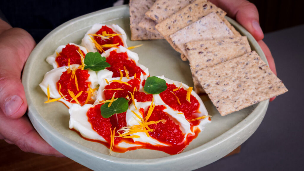Dips de mermelada de morrón o pimentón y queso crema