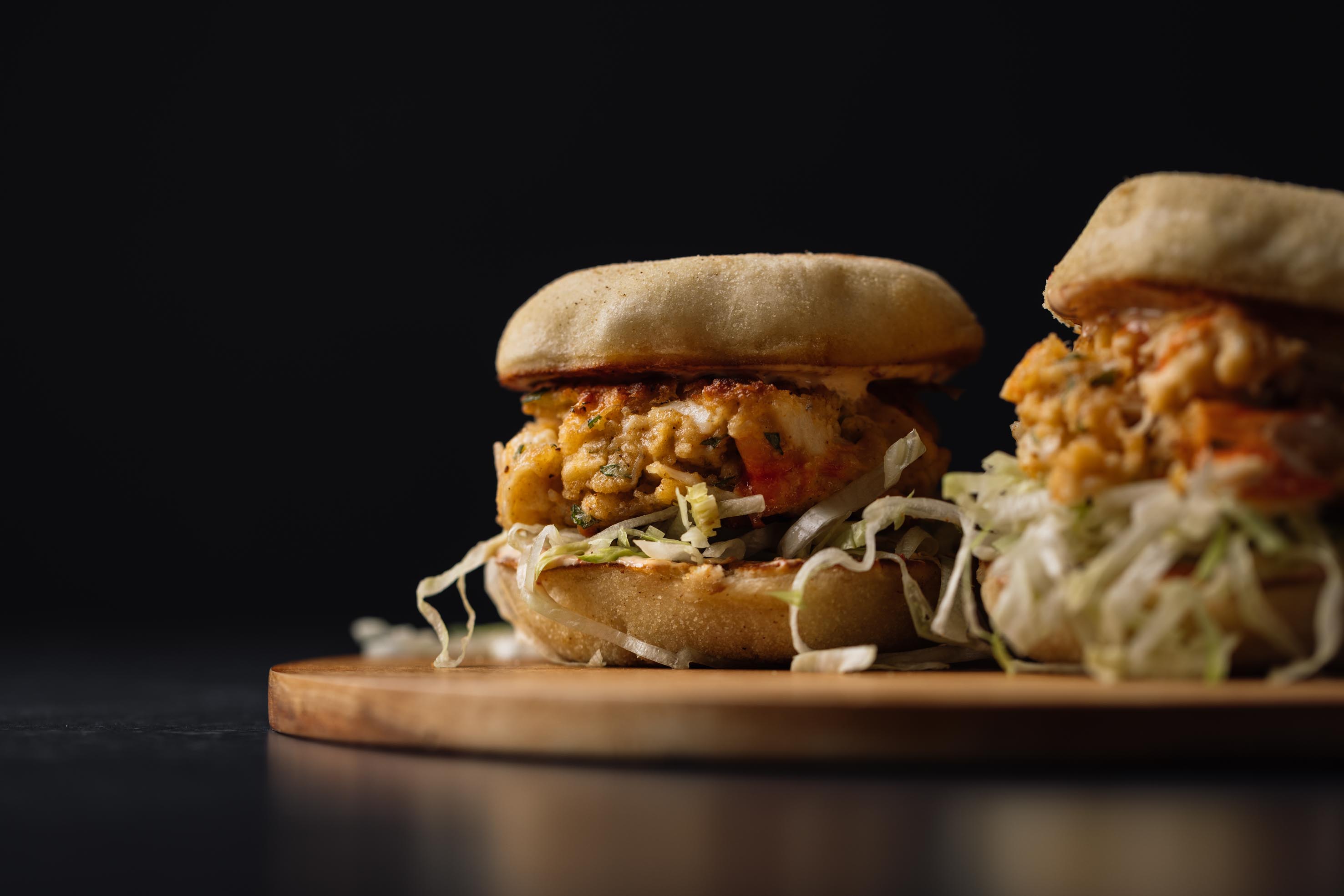 Sándwich de croqueta de cangrejo