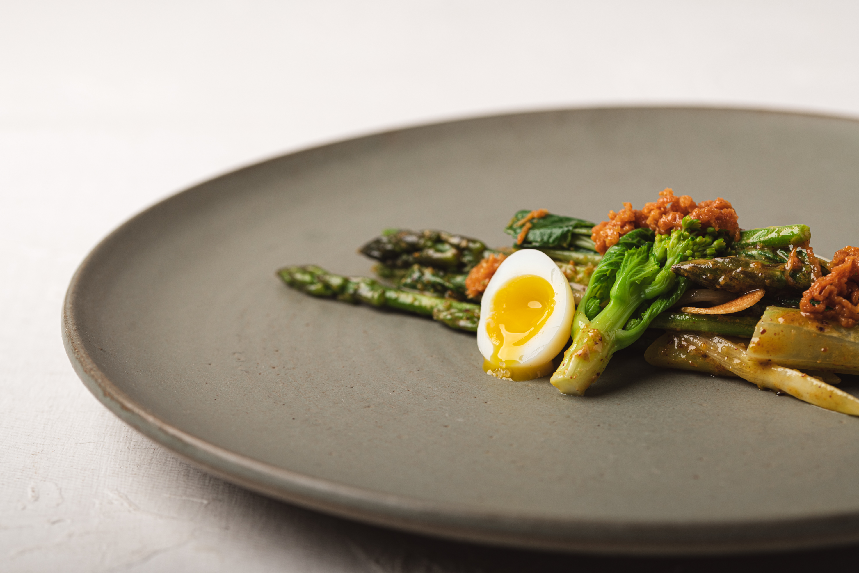 Salad of stems with pistachio and lemon emulsion