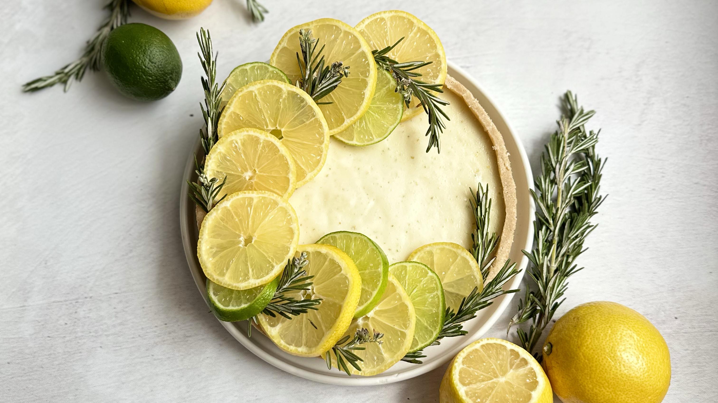 Tarta de Limón y Romero Vegana, sin horno