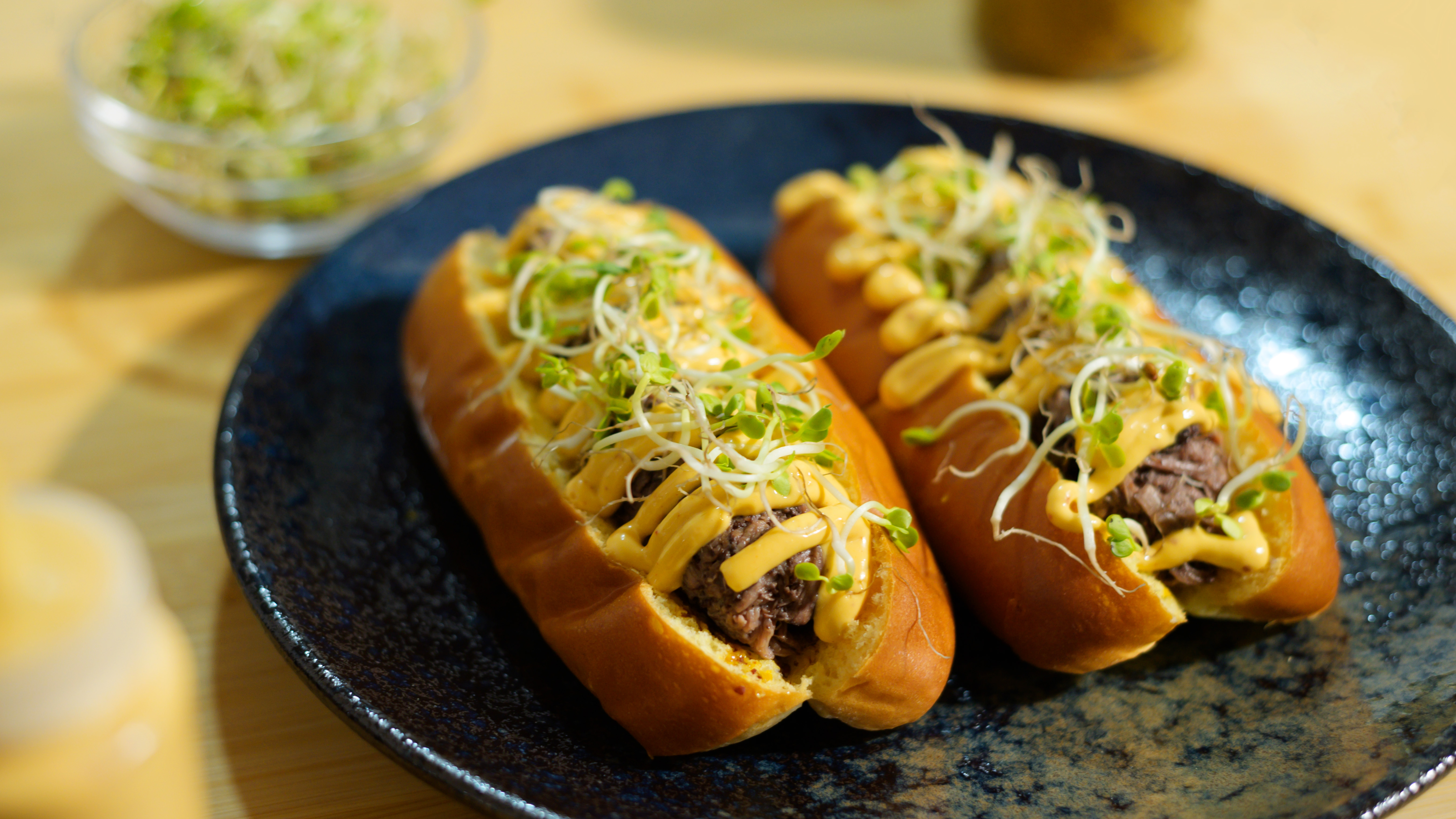 Perrito de carrilleras y mayonesa de kimchi