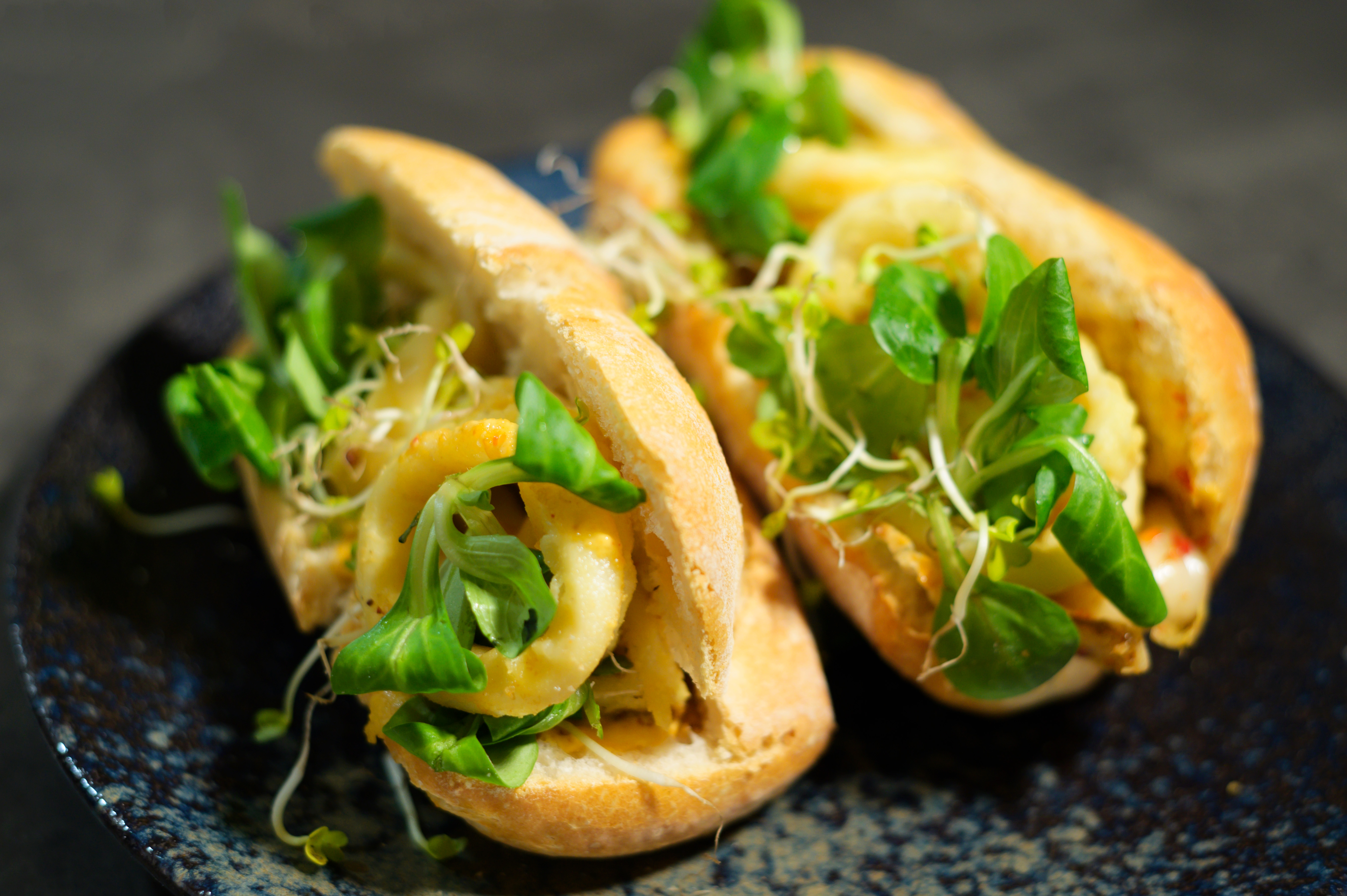 Kimchi negro y bocadillo de calamares