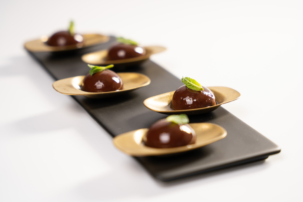 Esférico de menta con baño de cacao