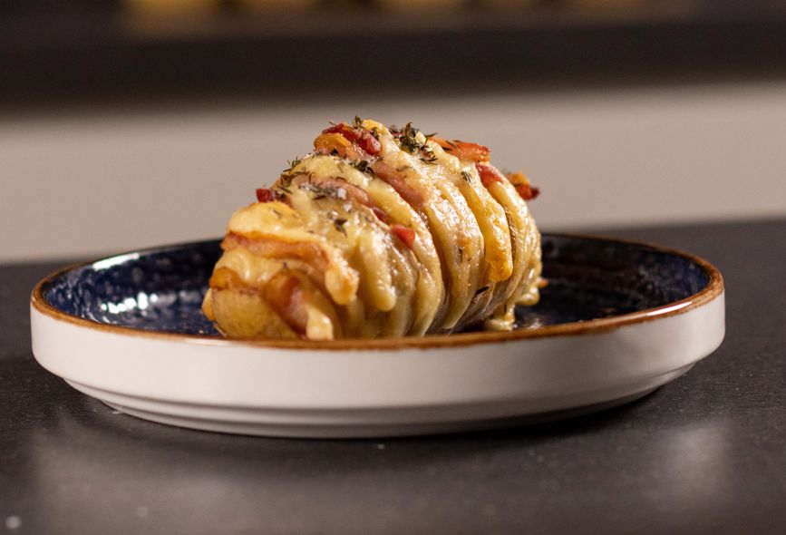 patatas Hasselback con bacon