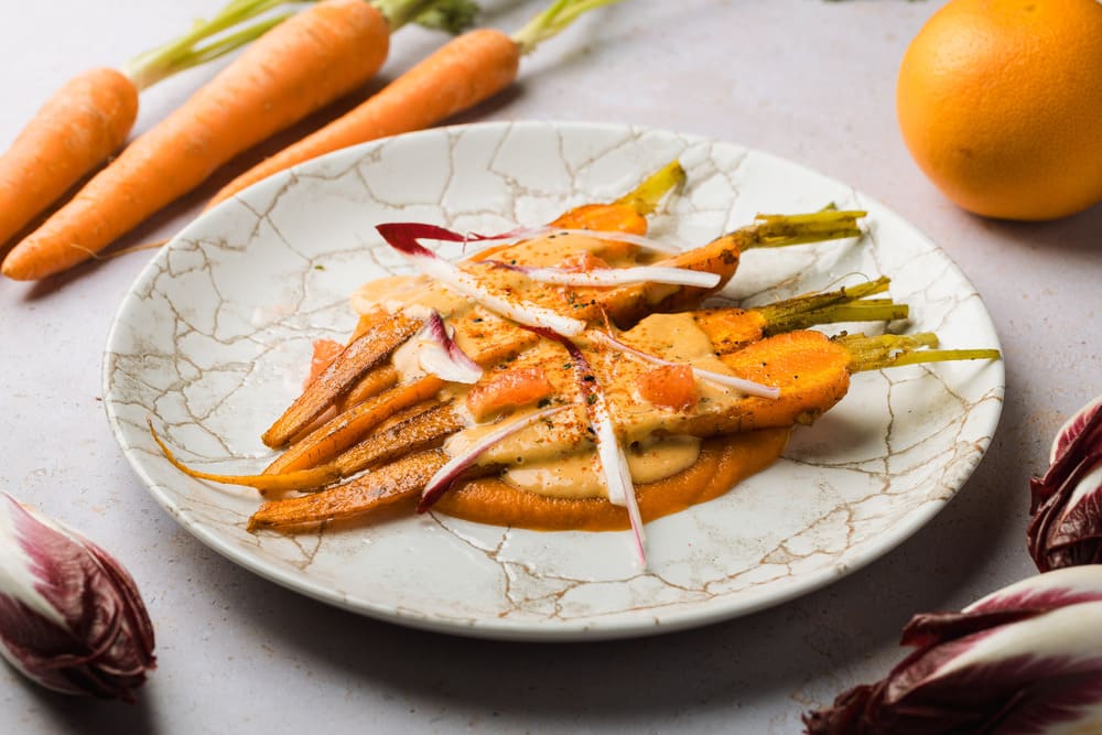 Curry thai kalamansi, zanahorias braseadas, pomelo
